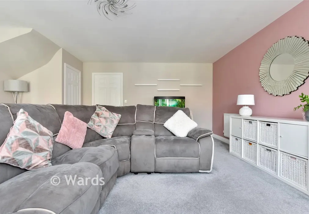Lounge/Diner - Thorne Road, Minster, Kent - Wards of Kent
