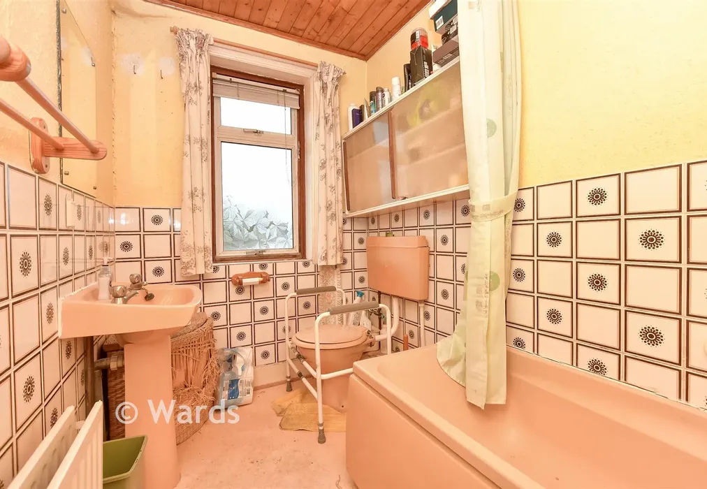 Bathroom - St. John's Road, Upper Gillingham, Kent - Wards of Kent