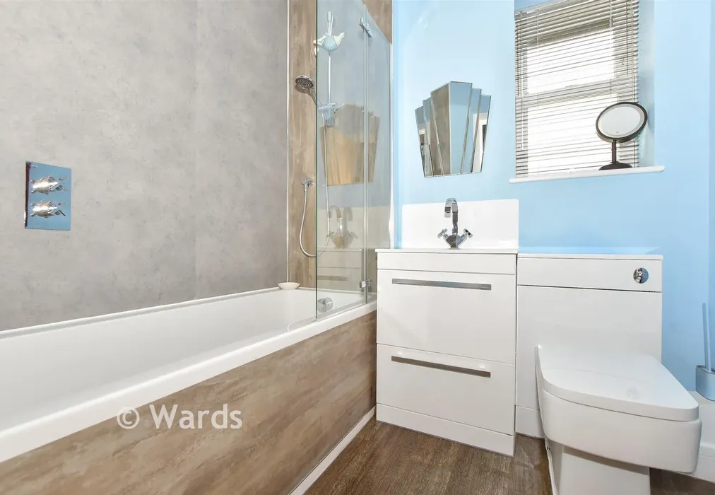 Bathroom - Brewers Close, Lydd, Kent - Wards of Kent