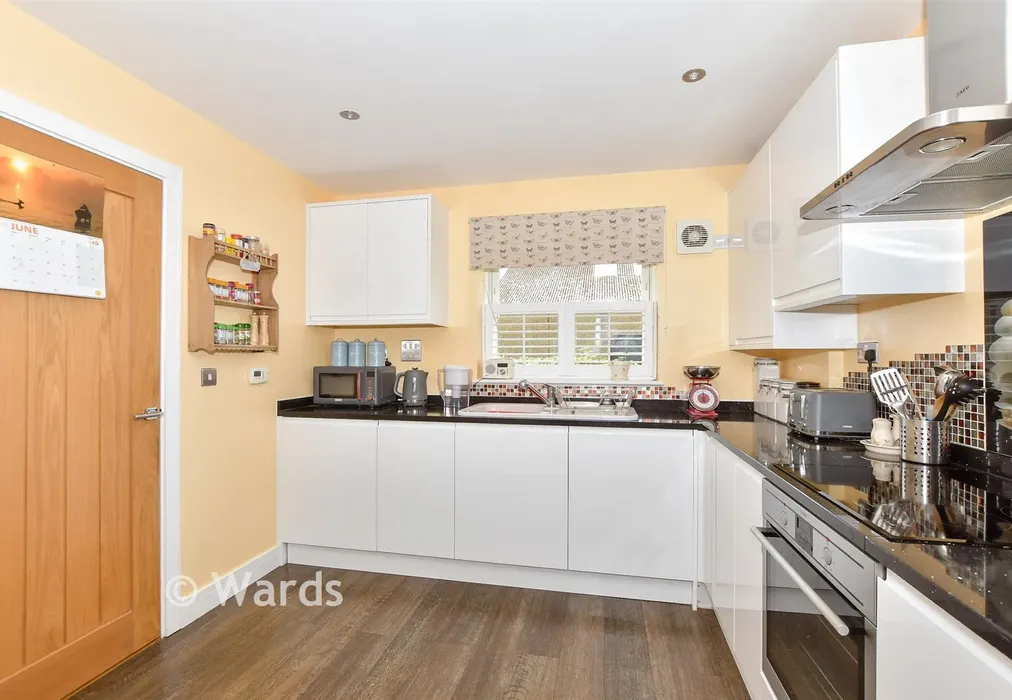 Kitchen - Brewers Close, Lydd, Kent - Wards of Kent
