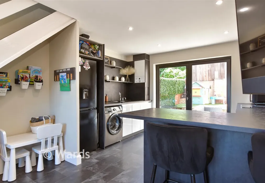 Kitchen - Shanklin Close, Walderslade, Chatham, Kent - Wards of Kent