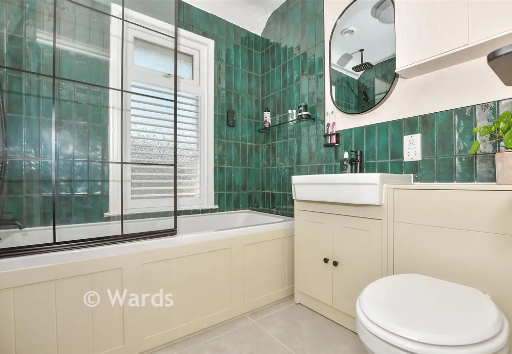 Bathroom - Plains Avenue, Maidstone, Kent - Wards of Kent