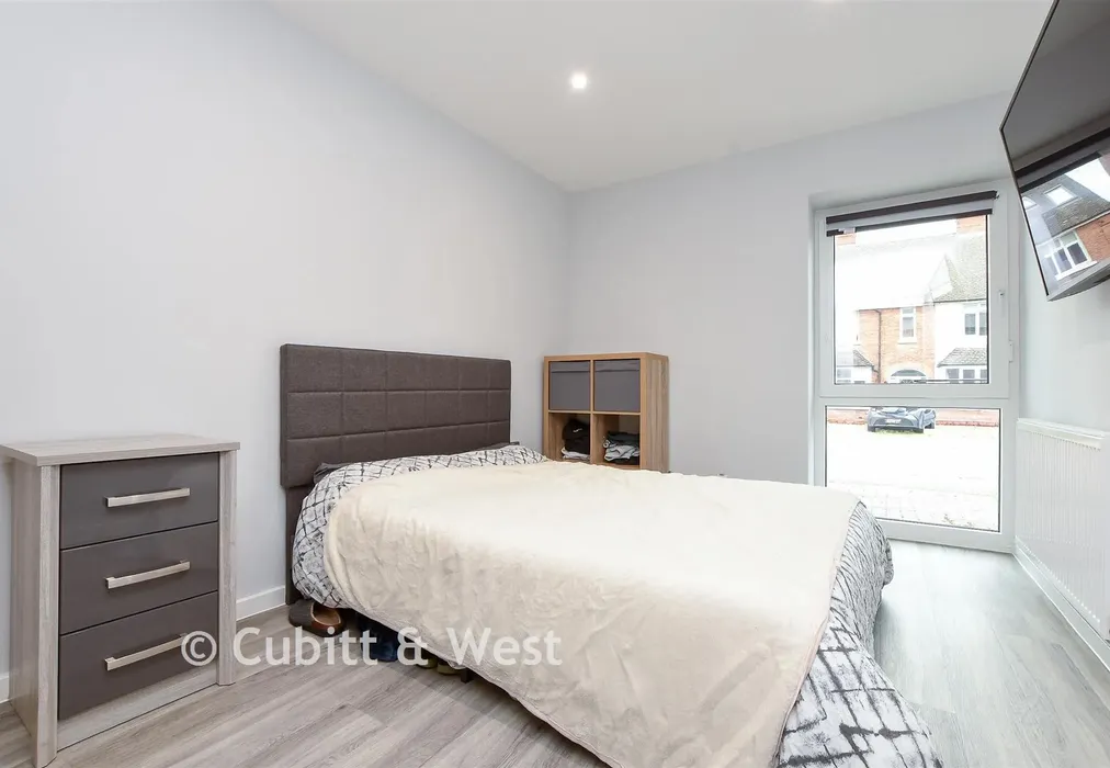 Bedroom - St. John's Road, Redhill, Surrey - Wards of Kent