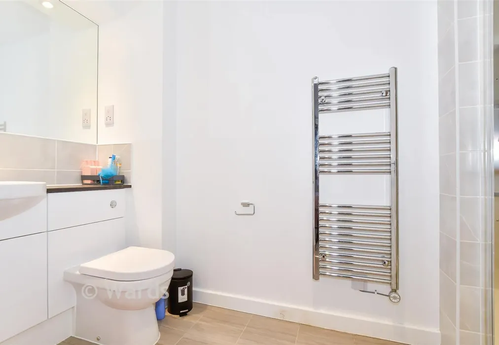 En-Suite Shower Room - Green Horse Grove, Maidstone, Kent - Wards of Kent