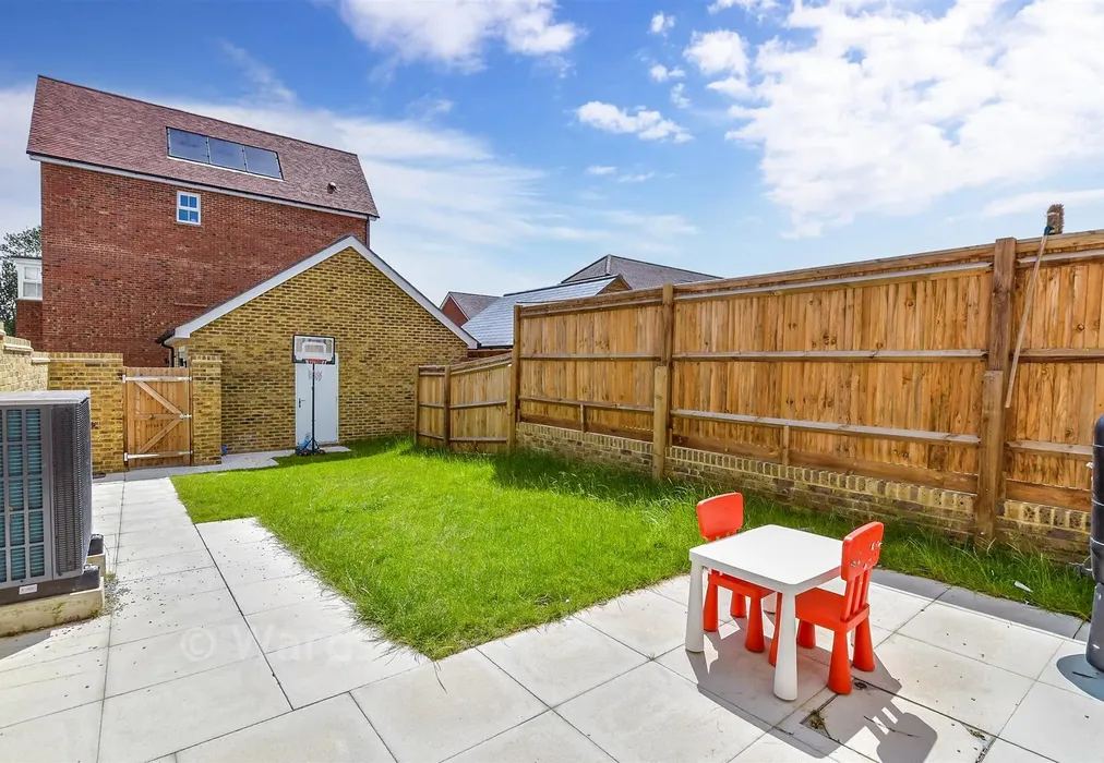 Rear Garden - Green Horse Grove, Maidstone, Kent - Wards of Kent