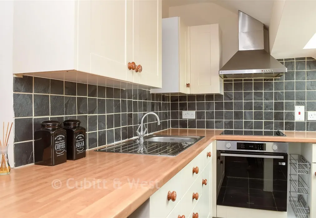 Internal Lifestyle Photograph - Upper Bridge Road, Redhill, Surrey - Wards of Kent