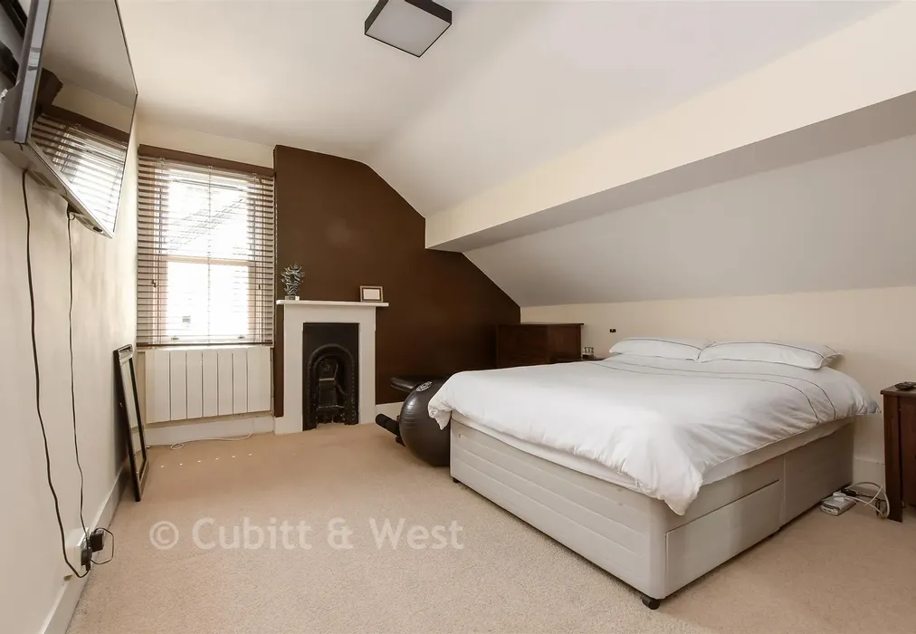 Bedroom 1 - Upper Bridge Road, Redhill, Surrey - Wards of Kent