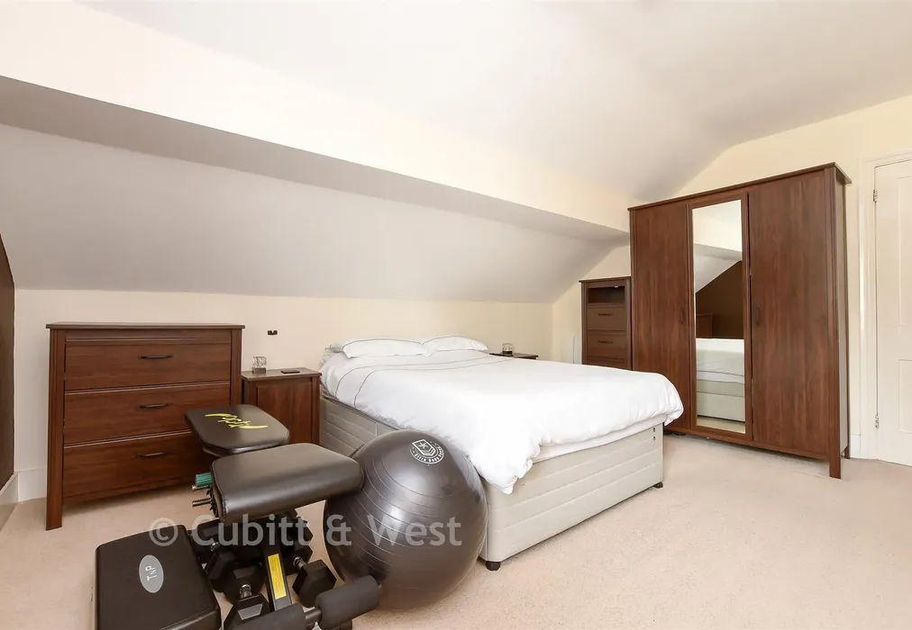 Bedroom 1 - Upper Bridge Road, Redhill, Surrey - Wards of Kent