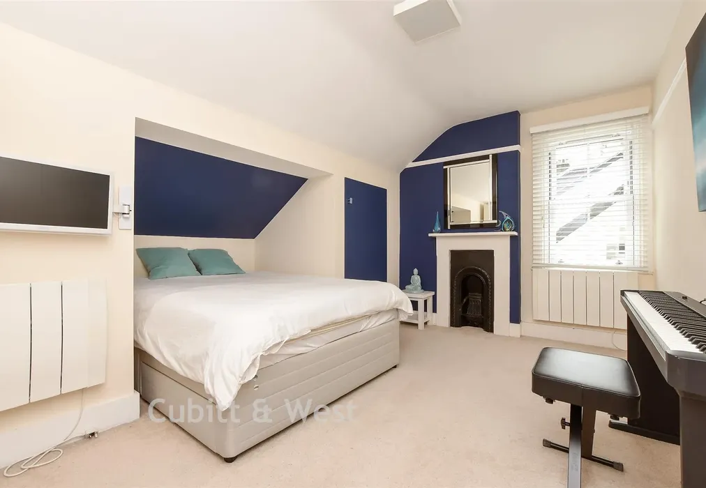 Bedroom 2 - Upper Bridge Road, Redhill, Surrey - Wards of Kent
