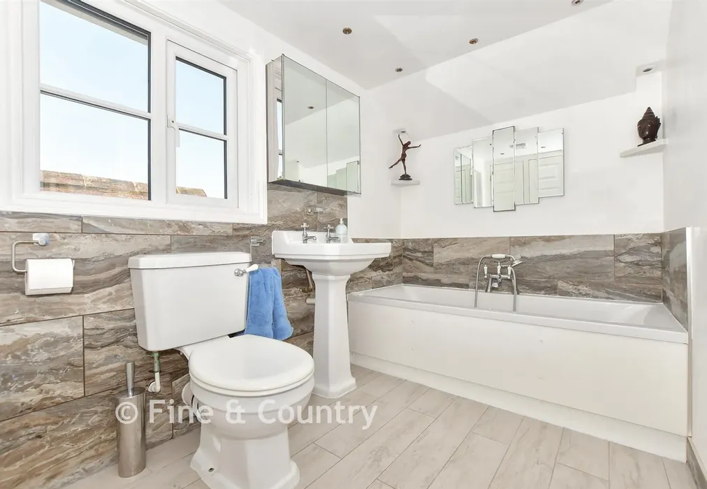 Bathroom - North Elham, North Elham, Kent - Wards of Kent