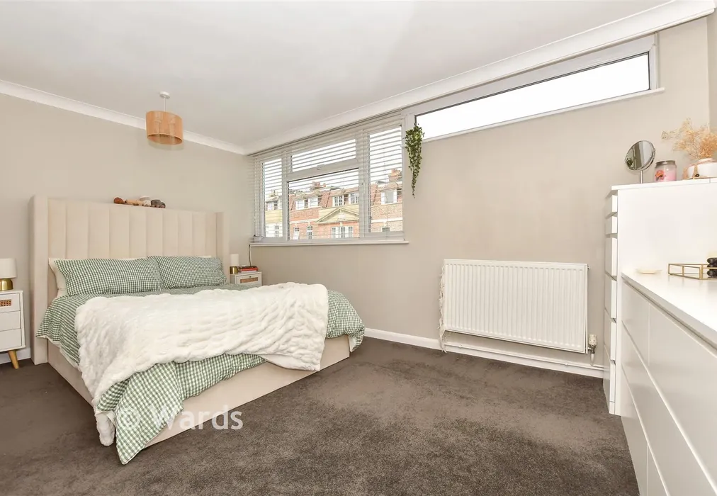 Bedroom 1 - Stephen Close, Broadstairs, Kent - Wards of Kent