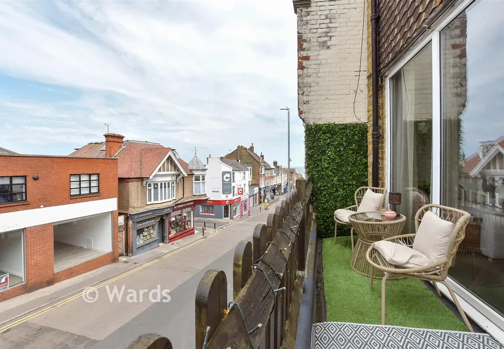 Balcony - Stephen Close, Broadstairs, Kent - Wards of Kent