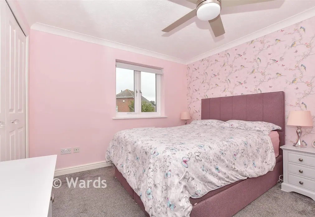 Bedroom 1 - Sharps Field, Headcorn, Ashford, Kent - Wards of Kent