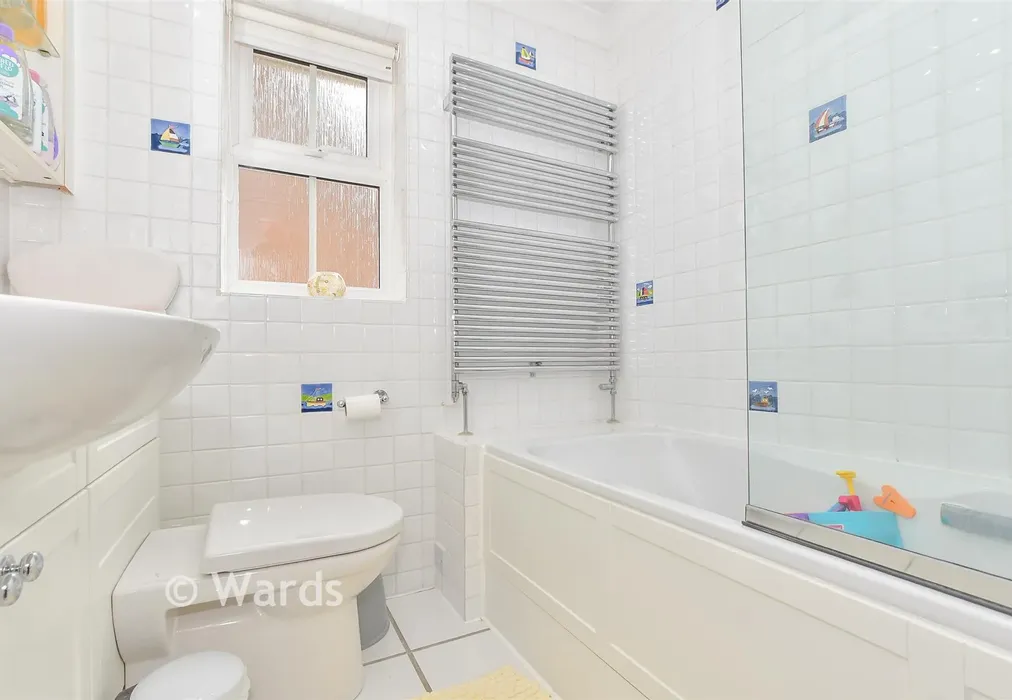 Bedroom 3 - Sharps Field, Headcorn, Ashford, Kent - Wards of Kent