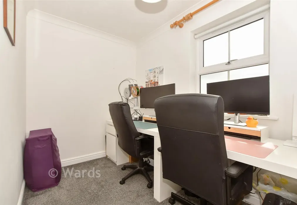 Bedroom 4 - Sharps Field, Headcorn, Ashford, Kent - Wards of Kent