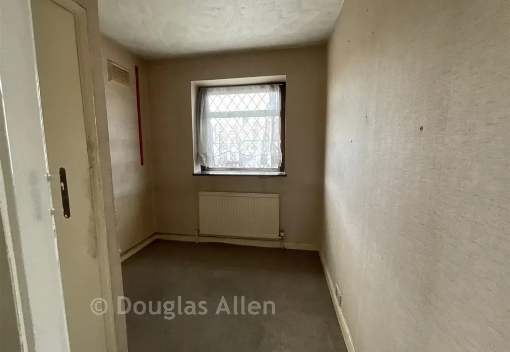 Bedroom - Carlisle Gardens, Ilford, Essex - Wards of Kent
