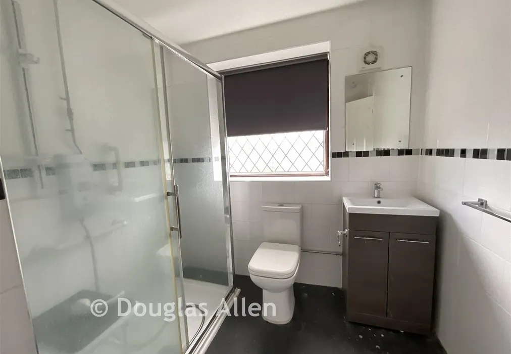 Bathroom - Carlisle Gardens, Ilford, Essex - Wards of Kent
