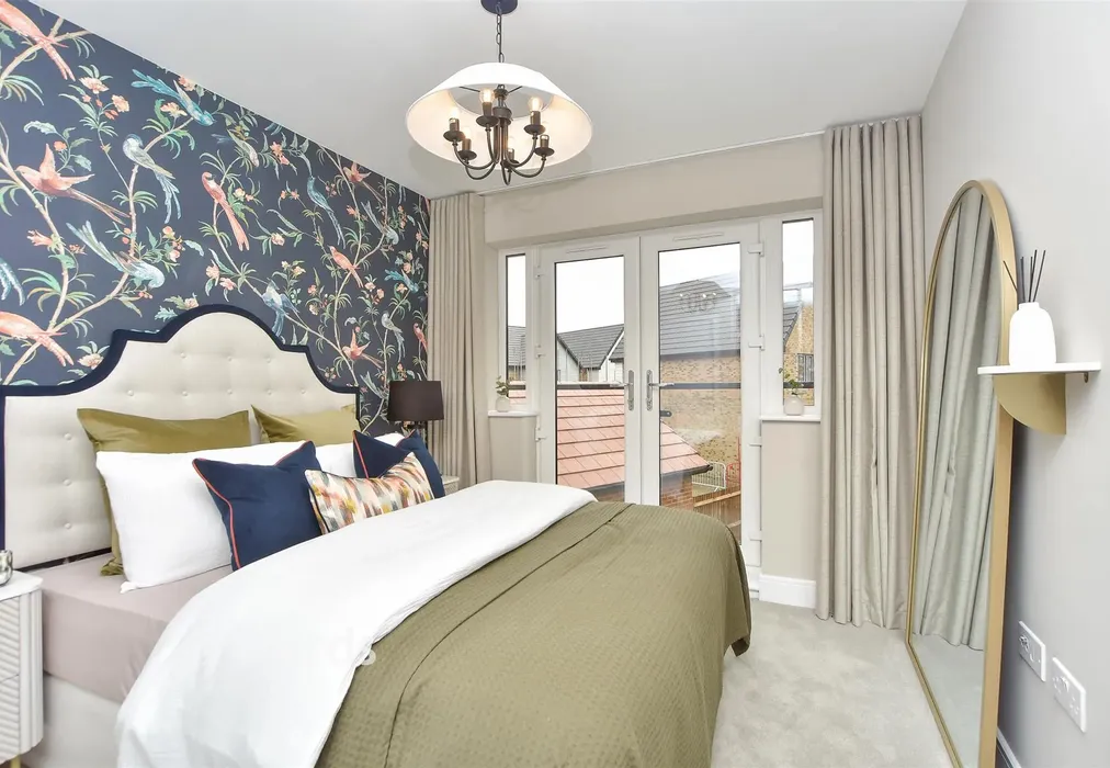 Bedroom 1 - Bulldog Close, Faversham Lakes, Faversham, Kent - Wards of Kent