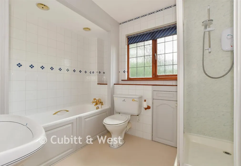 Bathroom - Chapel Lane, Forest Row, East Sussex - Wards of Kent