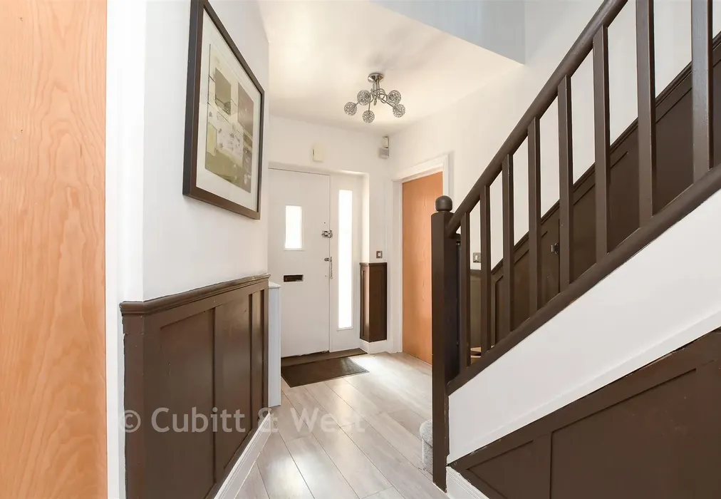 Entrance Hall - Copthorne Road, Felbridge, West Sussex - Wards of Kent