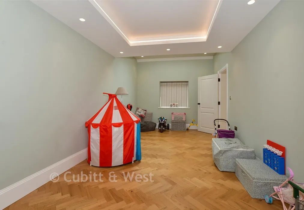Snug - Broadford Bridge Road, West Chiltington, Pulborough, West Sussex - Wards of Kent