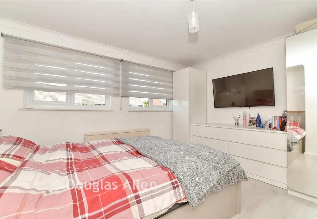 Bedroom 1 - Devonshire Road, Basildon, Essex - Wards of Kent