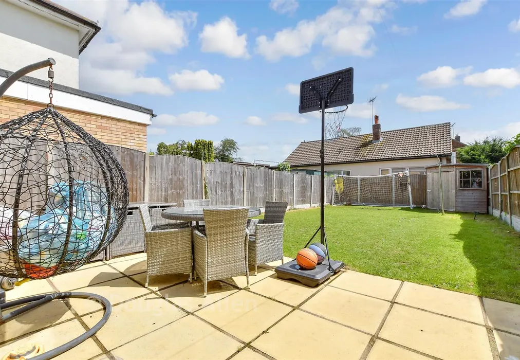 Rear Garden - Devonshire Road, Basildon, Essex - Wards of Kent