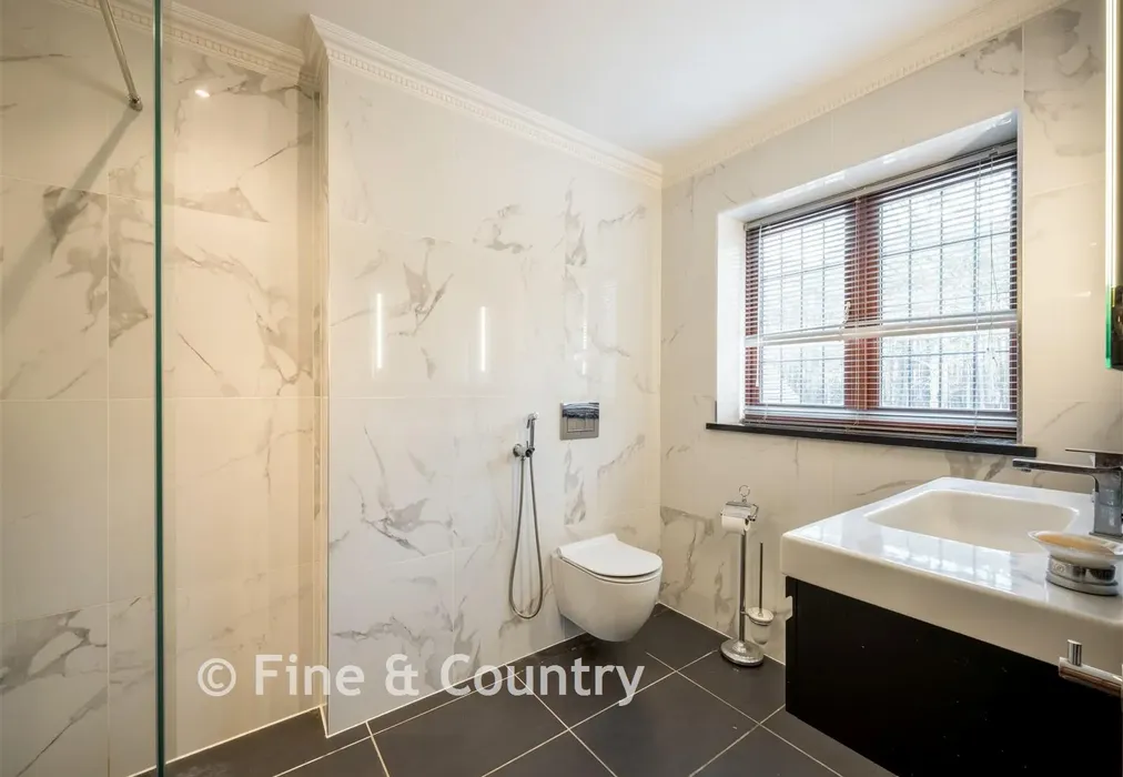 En-Suite - Brightling Road, Robertsbridge, East Sussex - Wards of Kent