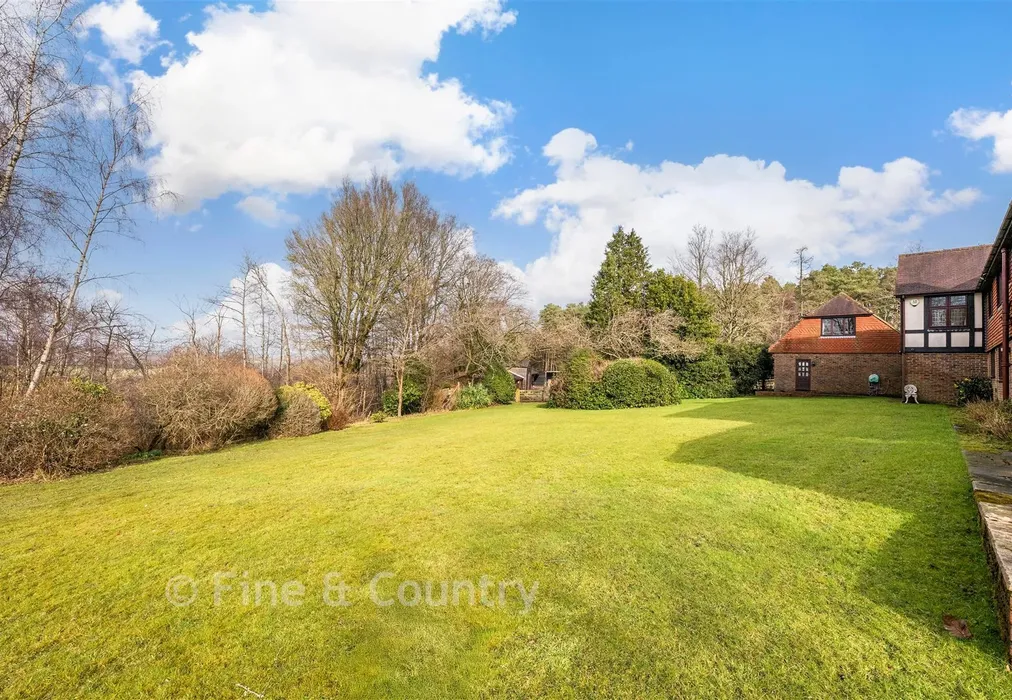Rear Garden - Brightling Road, Robertsbridge, East Sussex - Wards of Kent