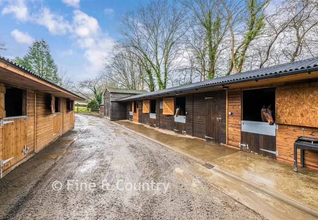 Stables - Brightling Road, Robertsbridge, East Sussex - Wards of Kent