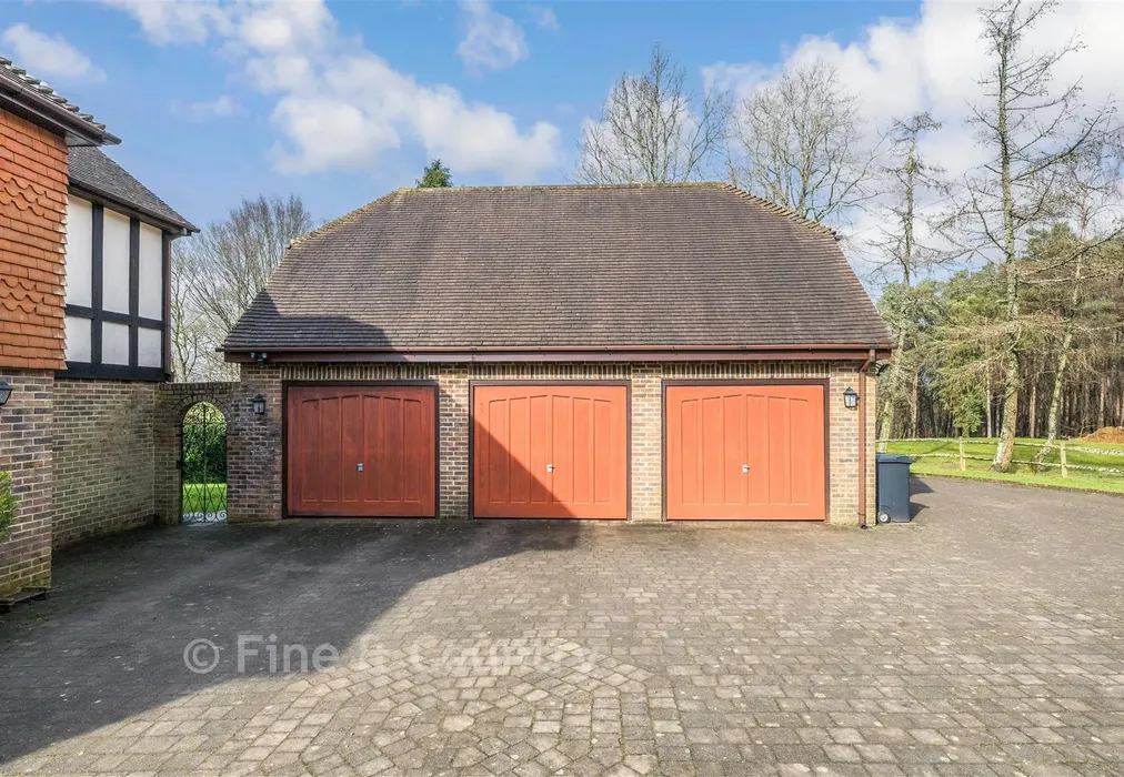 Garages - Brightling Road, Robertsbridge, East Sussex - Wards of Kent