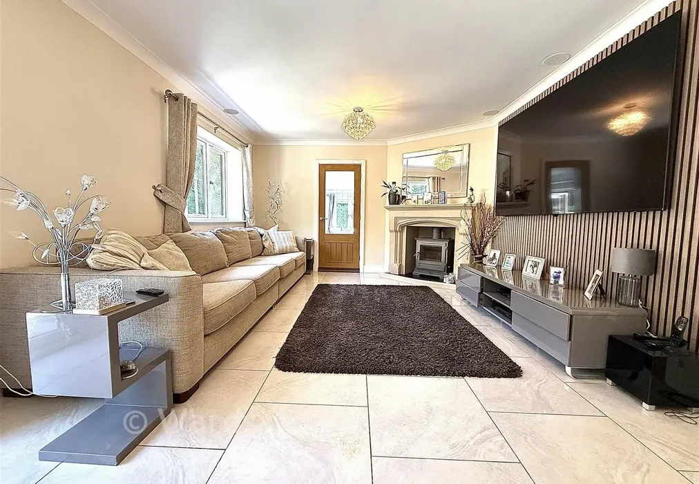Living Room - Ridge Lane, Meopham, Gravesend, Kent - Wards of Kent