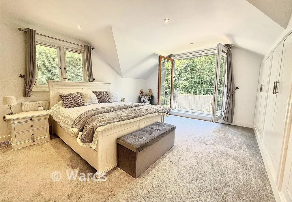 Bedroom 1 - Ridge Lane, Meopham, Gravesend, Kent - Wards of Kent