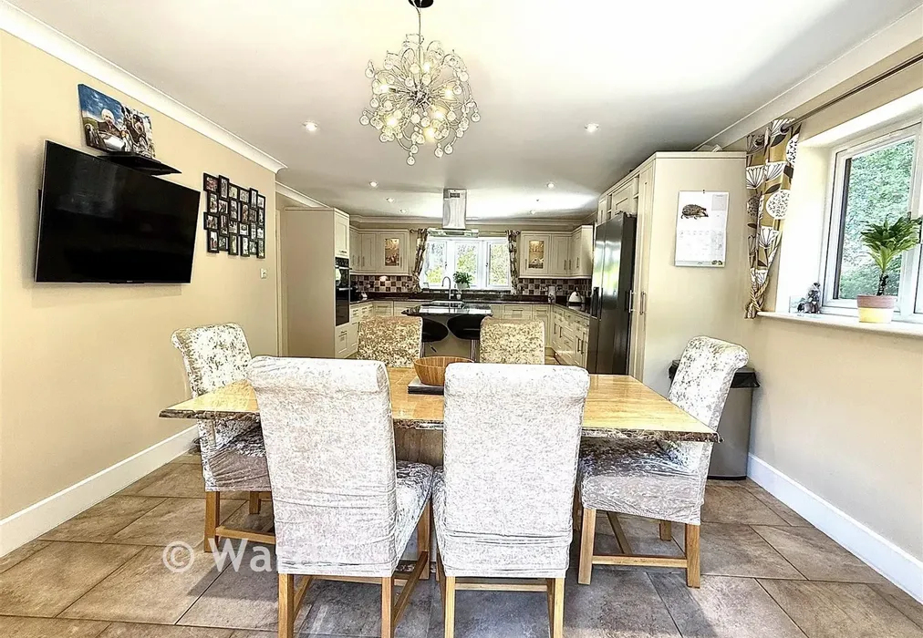 Kitchen - Ridge Lane, Meopham, Gravesend, Kent - Wards of Kent