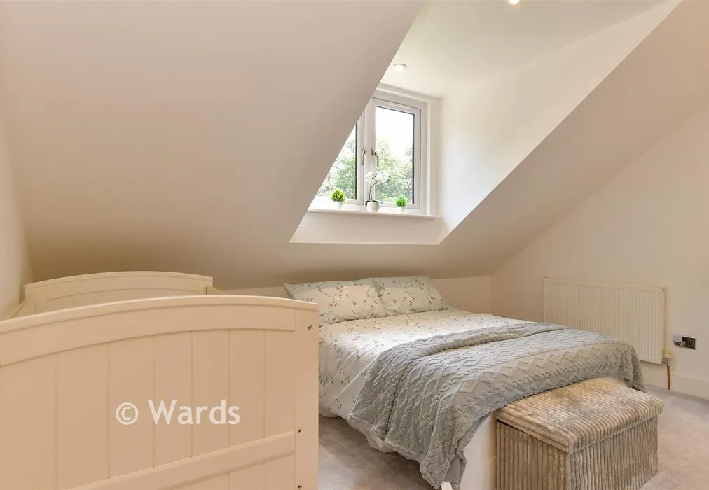 Bedroom 4 - Ridge Lane, Meopham, Gravesend, Kent - Wards of Kent