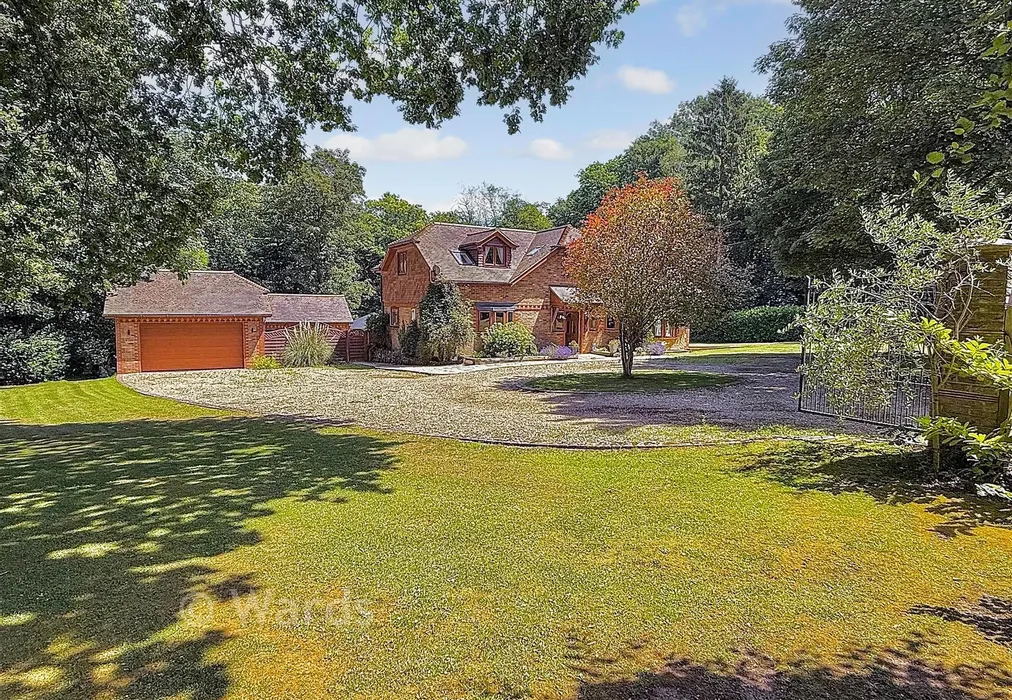 Driveway/Garden - Ridge Lane, Meopham, Gravesend, Kent - Wards of Kent