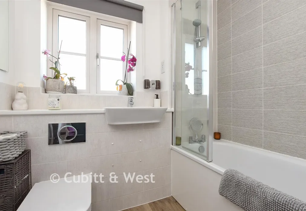 Bathroom - Maynard Drive, Horley, Surrey - Wards of Kent
