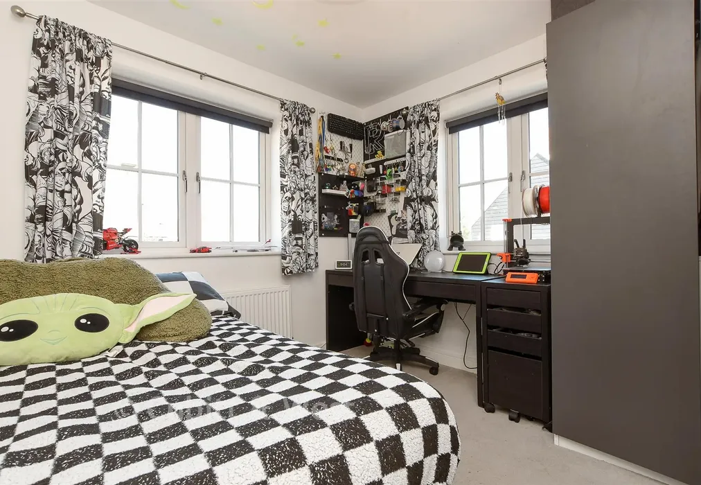 Bedroom 3 - Maynard Drive, Horley, Surrey - Wards of Kent
