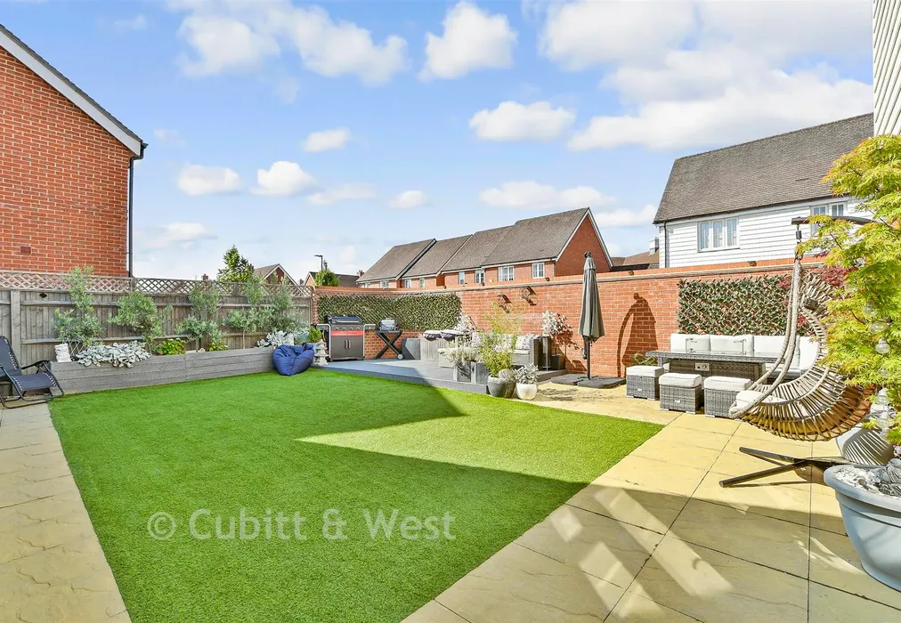 Rear Garden - Maynard Drive, Horley, Surrey - Wards of Kent