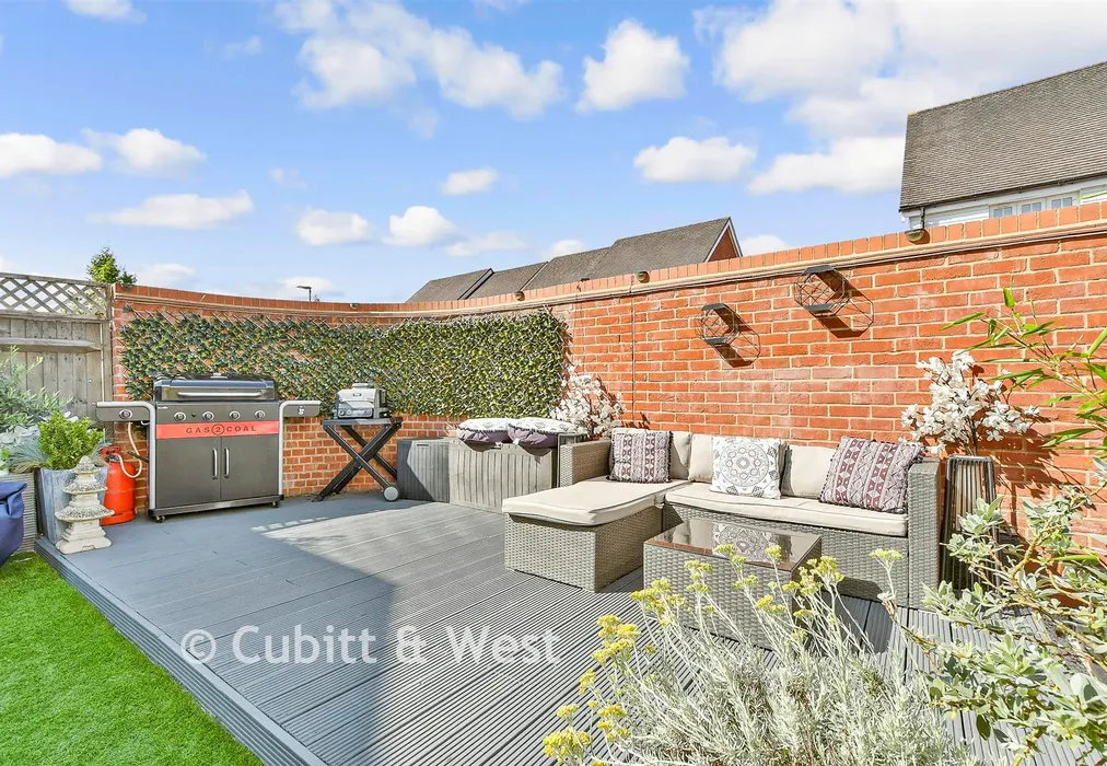 Rear Garden - Maynard Drive, Horley, Surrey - Wards of Kent