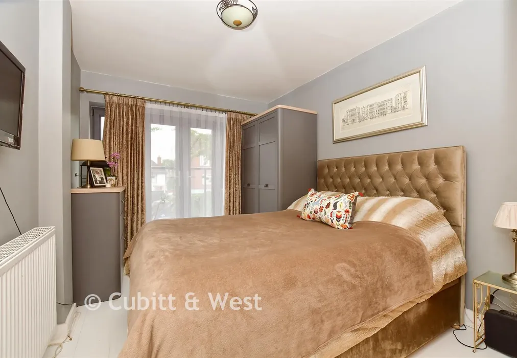 Bedroom - London Road, Mitcham, Surrey - Wards of Kent