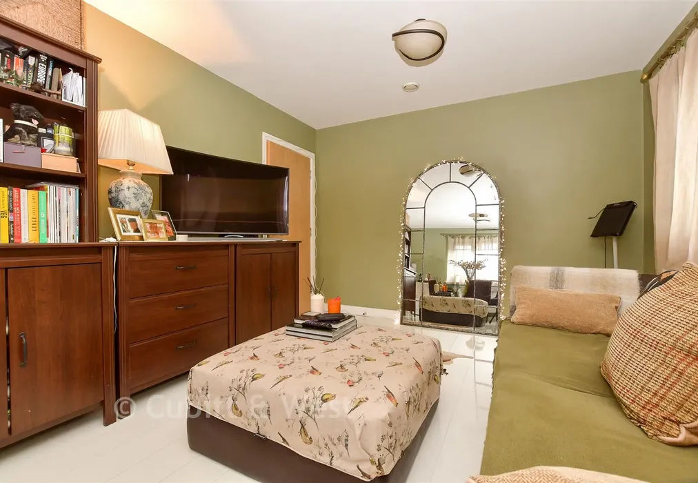 Lounge / Kitchen - London Road, Mitcham, Surrey - Wards of Kent