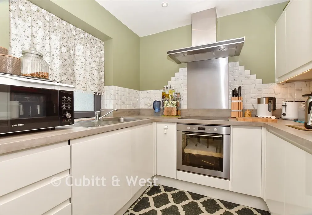 Lounge / Kitchen - London Road, Mitcham, Surrey - Wards of Kent