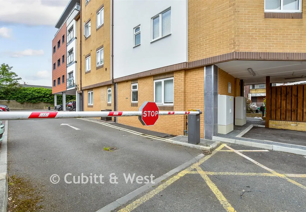Driveway/Parking - London Road, Mitcham, Surrey - Wards of Kent