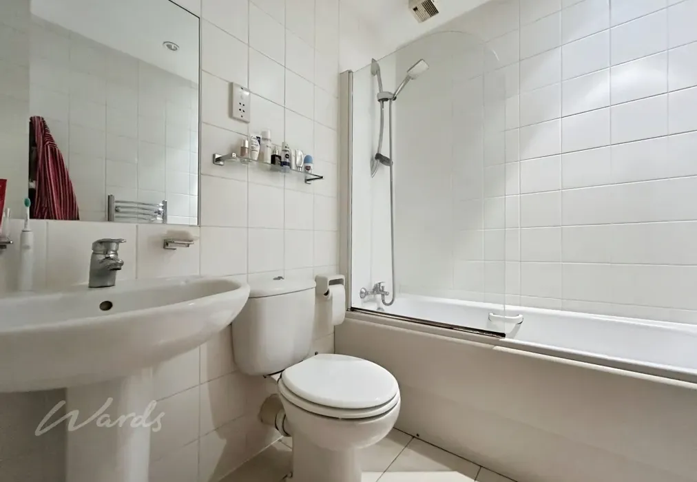 bathroom - Medway Wharf Road Tonbridge TN9 - Wards of Kent