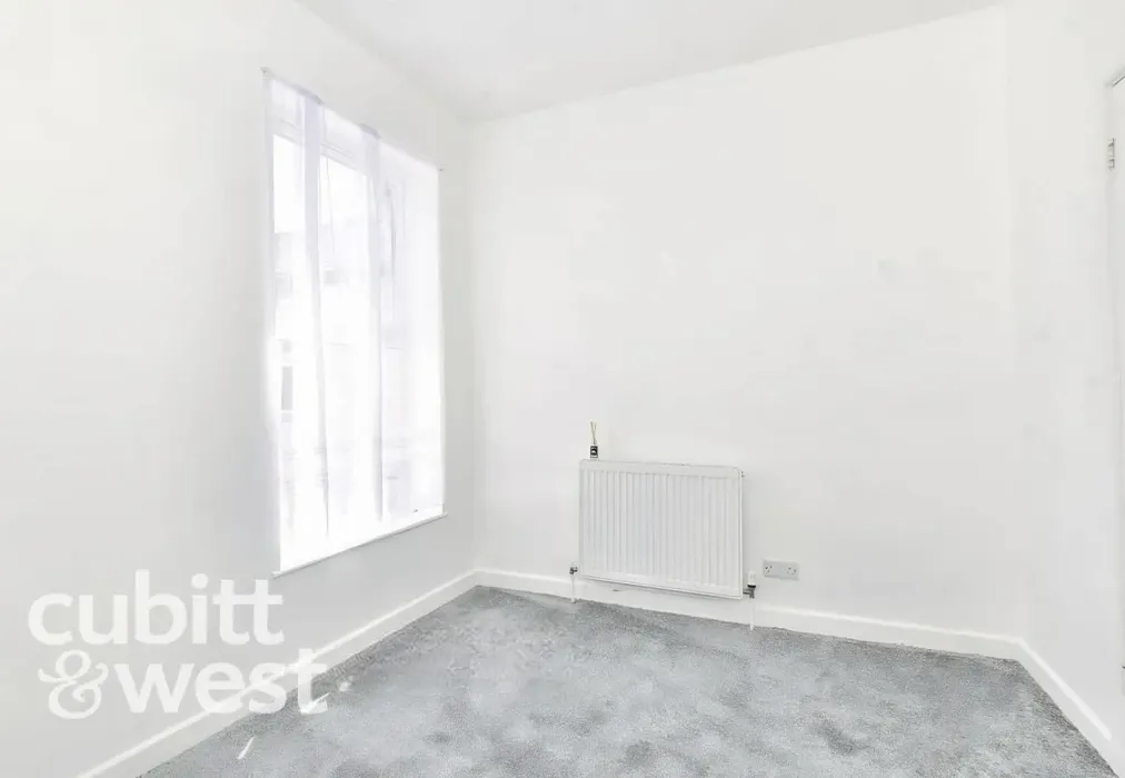  - DEPOSIT ALTERNATIVE AVAILABLE Somers Road Southsea PO5 - Wards of Kent