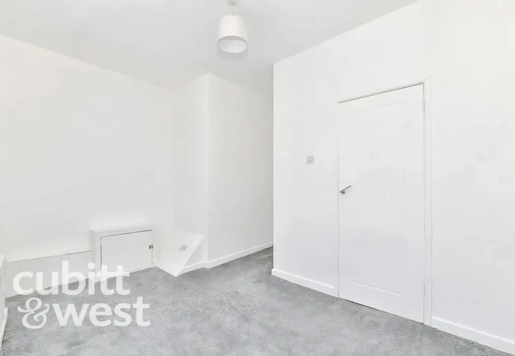  - DEPOSIT ALTERNATIVE AVAILABLE Somers Road Southsea PO5 - Wards of Kent