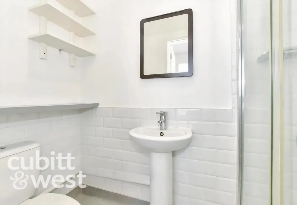  - DEPOSIT ALTERNATIVE AVAILABLE Somers Road Southsea PO5 - Wards of Kent