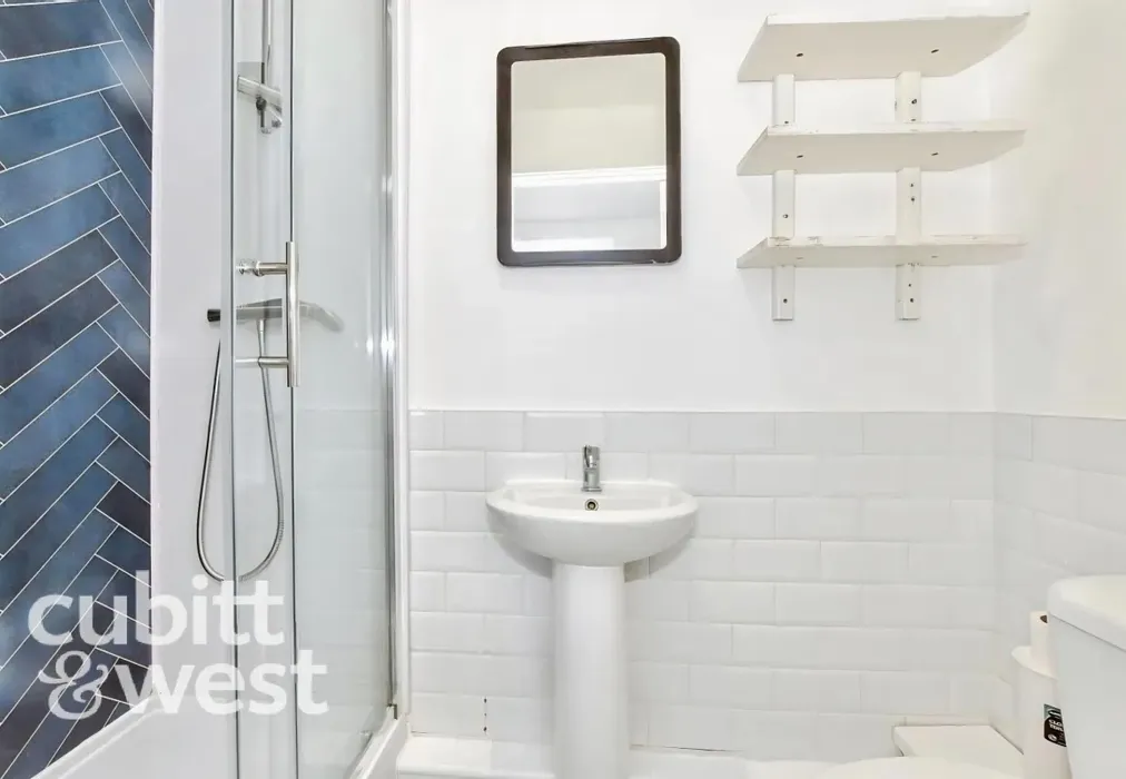  - DEPOSIT ALTERNATIVE AVAILABLE Somers Road Southsea PO5 - Wards of Kent