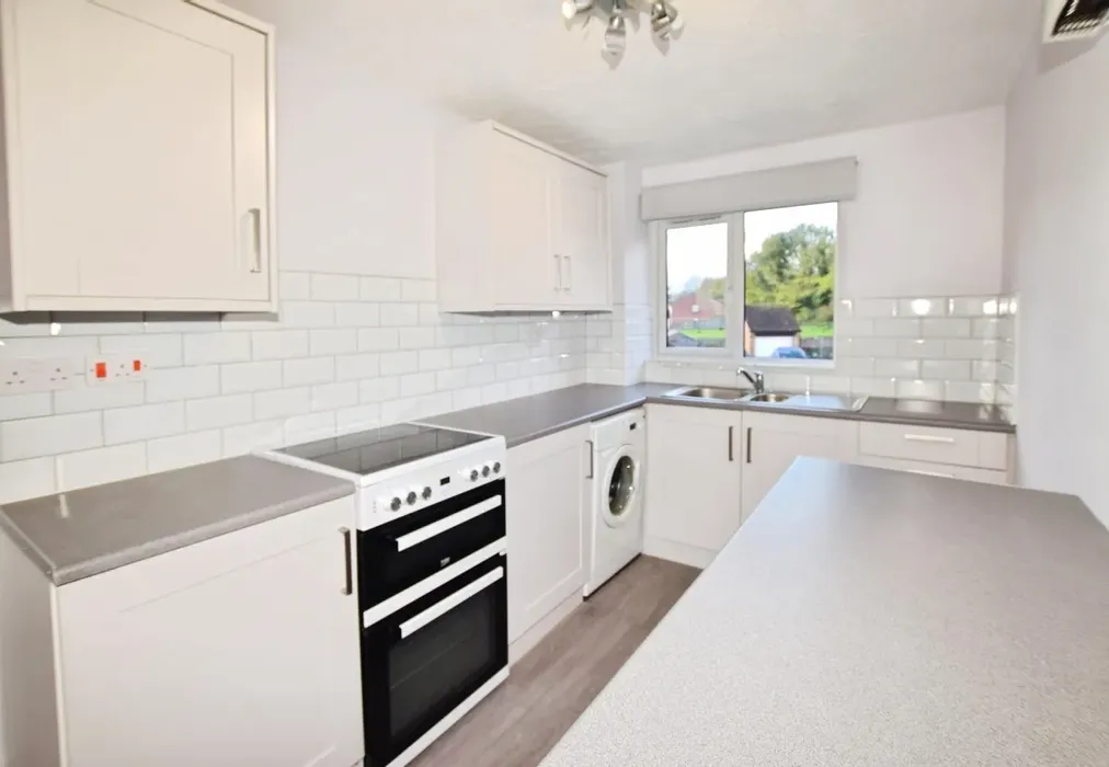 kitchen - Camelot Close Southwater RH13 - Wards of Kent